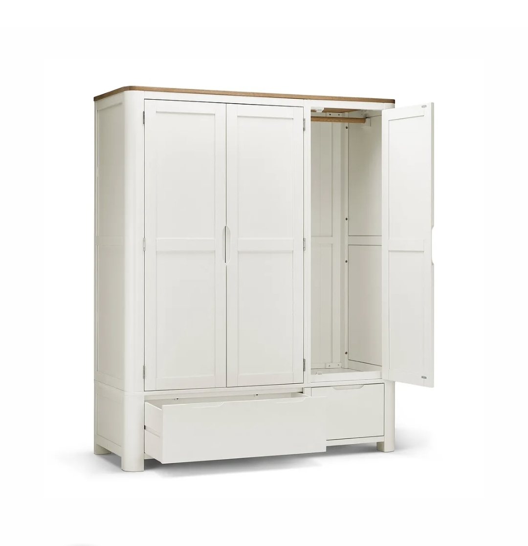 Oak & Aura's Triple Wardrobe